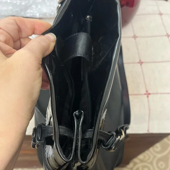 Salvatore Ferragamo Black Patent Soft Leather Shoulder Bag Magnetic Close - Picture 13 of 15